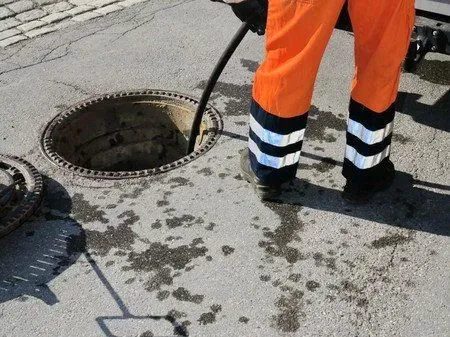 Curage canalisation près de Châteauneuf-sur-Loire